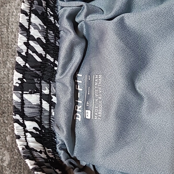 NIKE DRI-FIT MESH LINED LOGO SHORTS PRICE FIRM - Picture 7 of 10